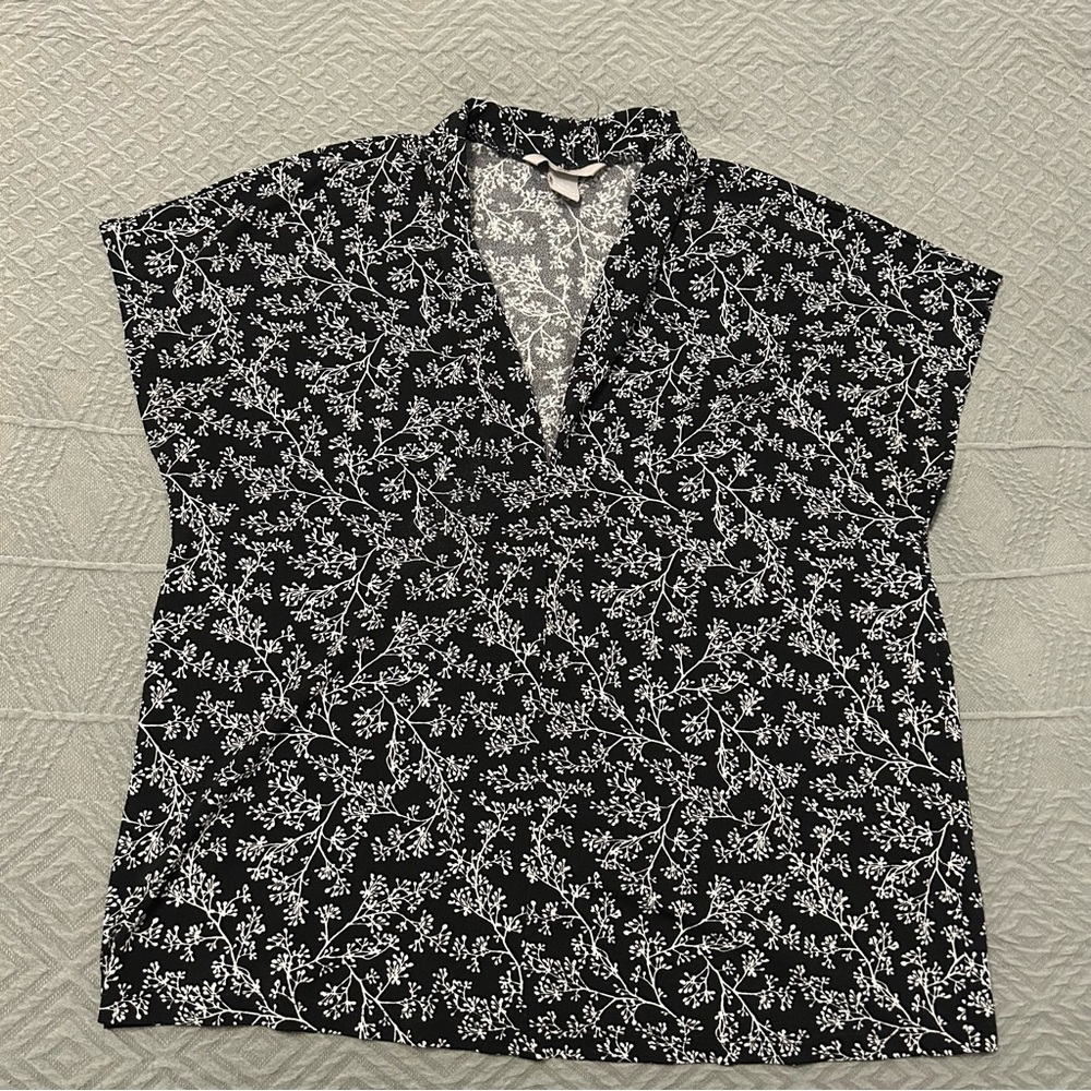 H&M blouse cap sleeves Size Med